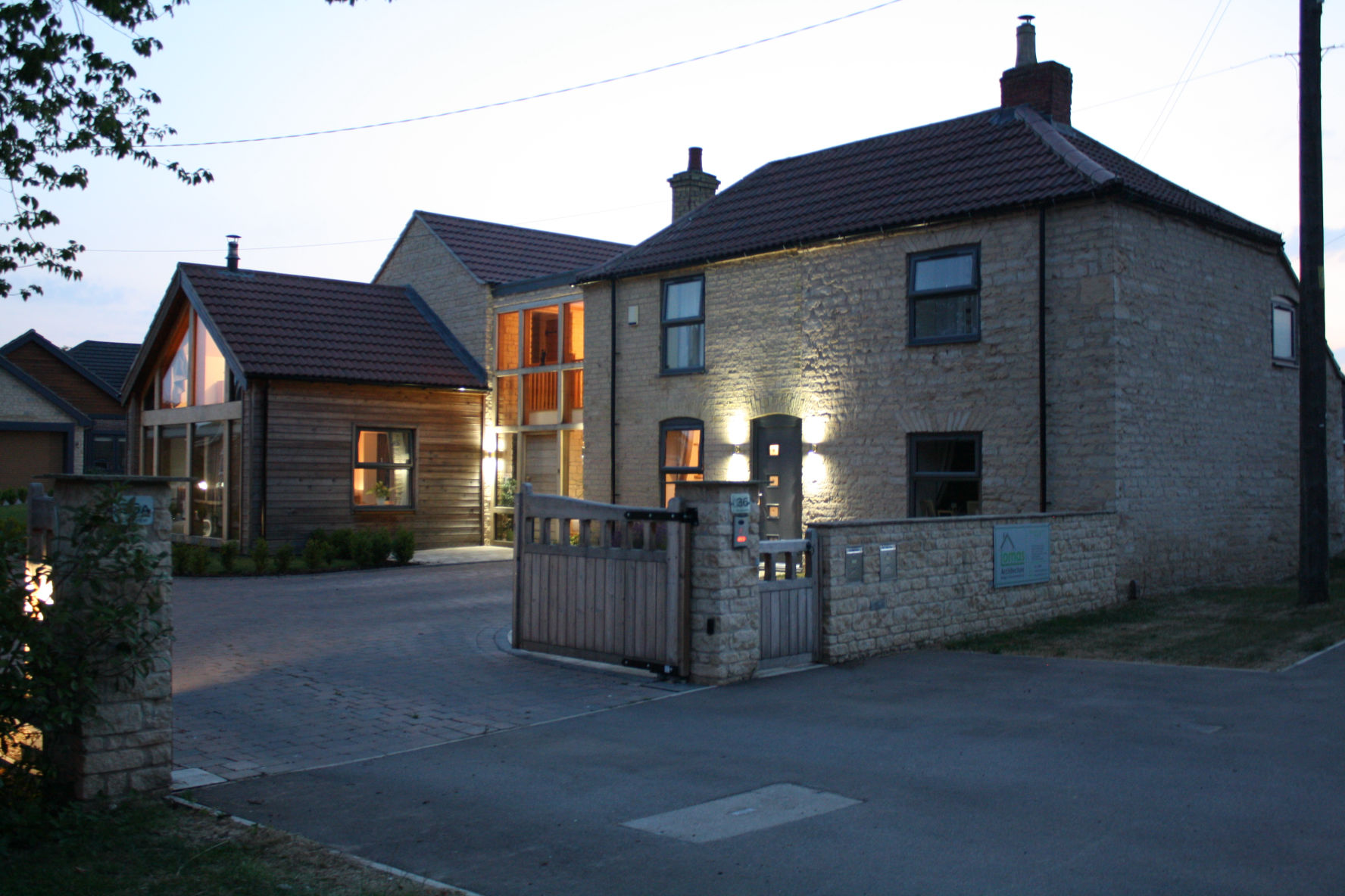 LOMAS ARCHITECTURE DESIGN & DEVELOPMENTS LIMITED logo